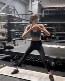 时髦办|18岁的Kaia怀孕了？？？其实LV太子妃也是19岁当妈妈的