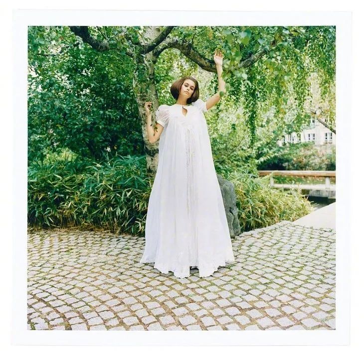 时髦办|18岁的Kaia怀孕了？？？其实LV太子妃也是19岁当妈妈的