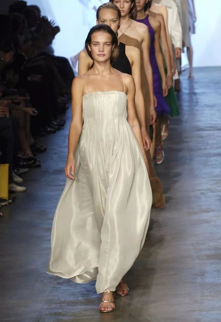 时髦办|18岁的Kaia怀孕了？？？其实LV太子妃也是19岁当妈妈的