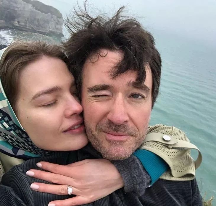 时髦办|18岁的Kaia怀孕了？？？其实LV太子妃也是19岁当妈妈的