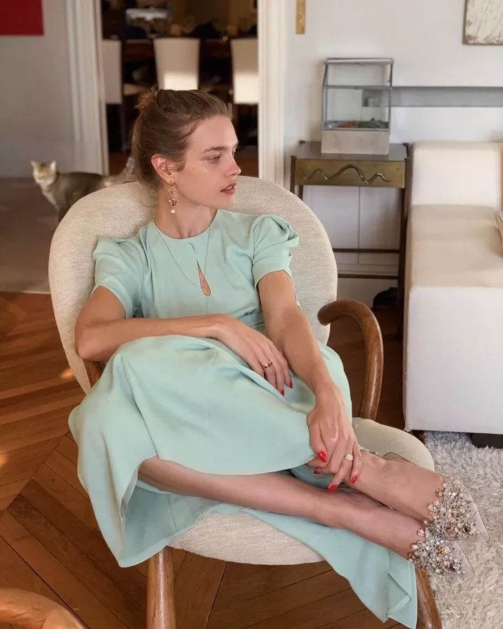 时髦办|18岁的Kaia怀孕了？？？其实LV太子妃也是19岁当妈妈的