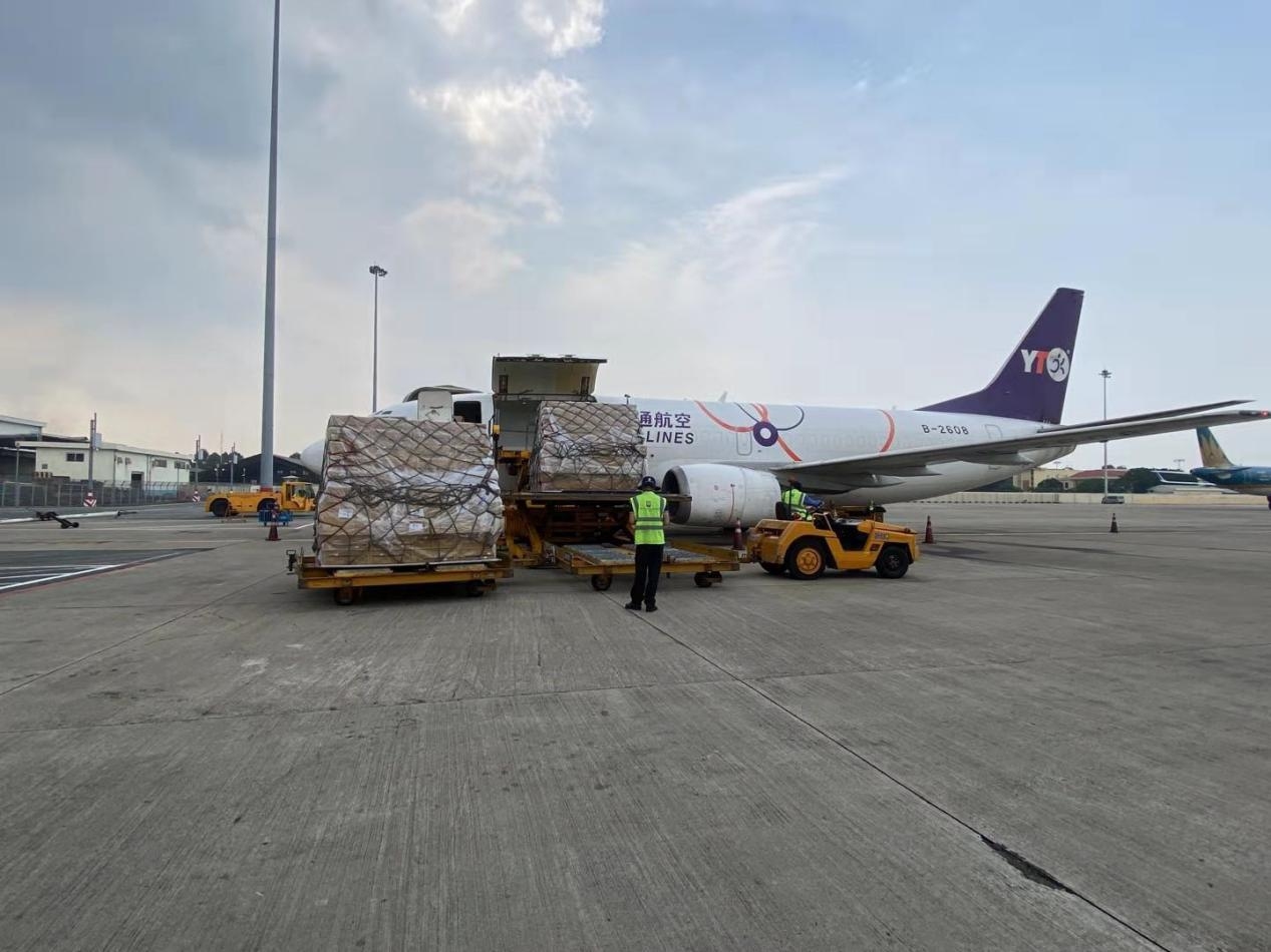 一天9架包机物资到吉林,运送抗疫物资飞机顺丰