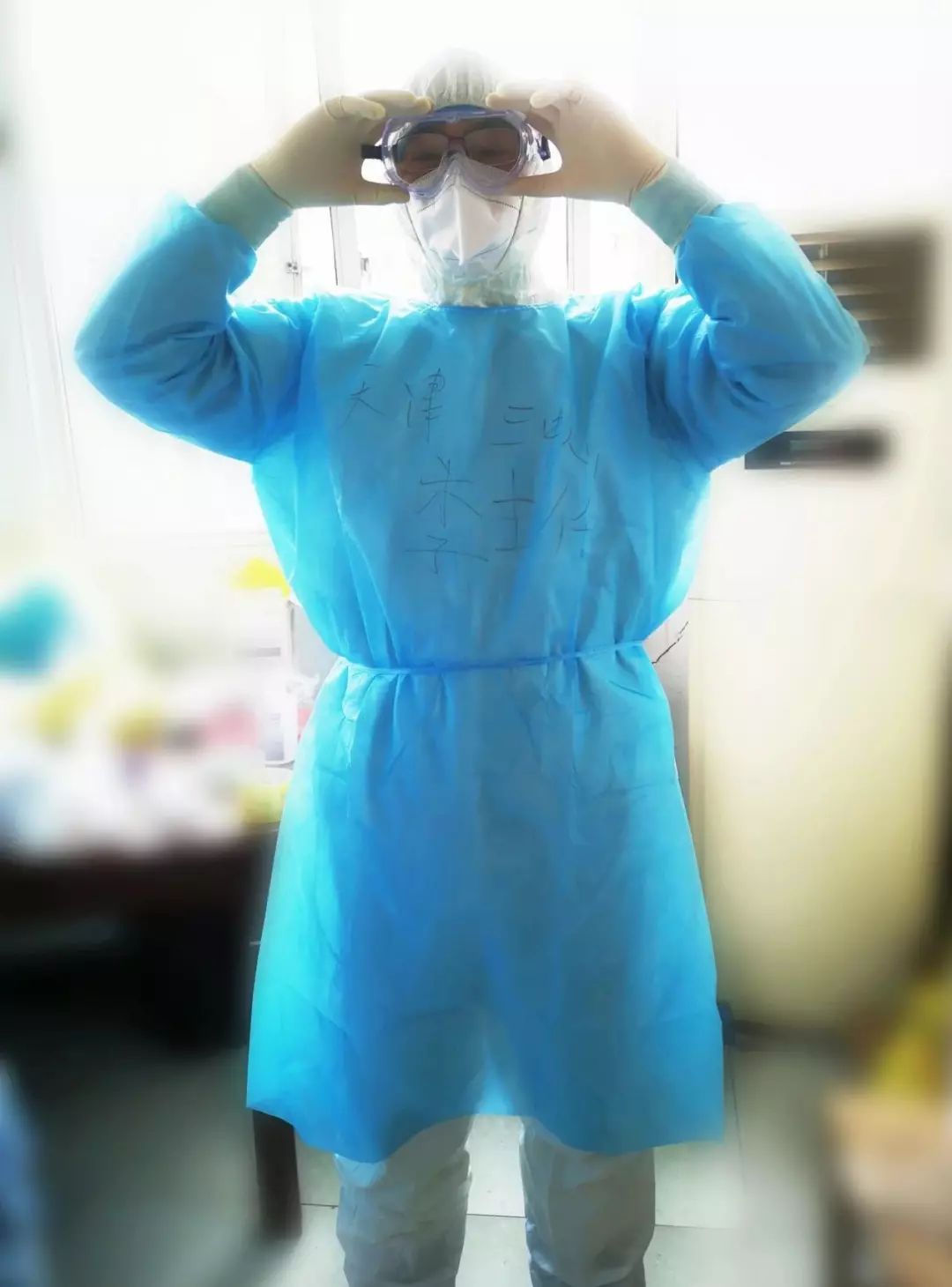 天津医疗队员致敬暖心的武汉市民,致敬天津抗疫一线的工作者视频