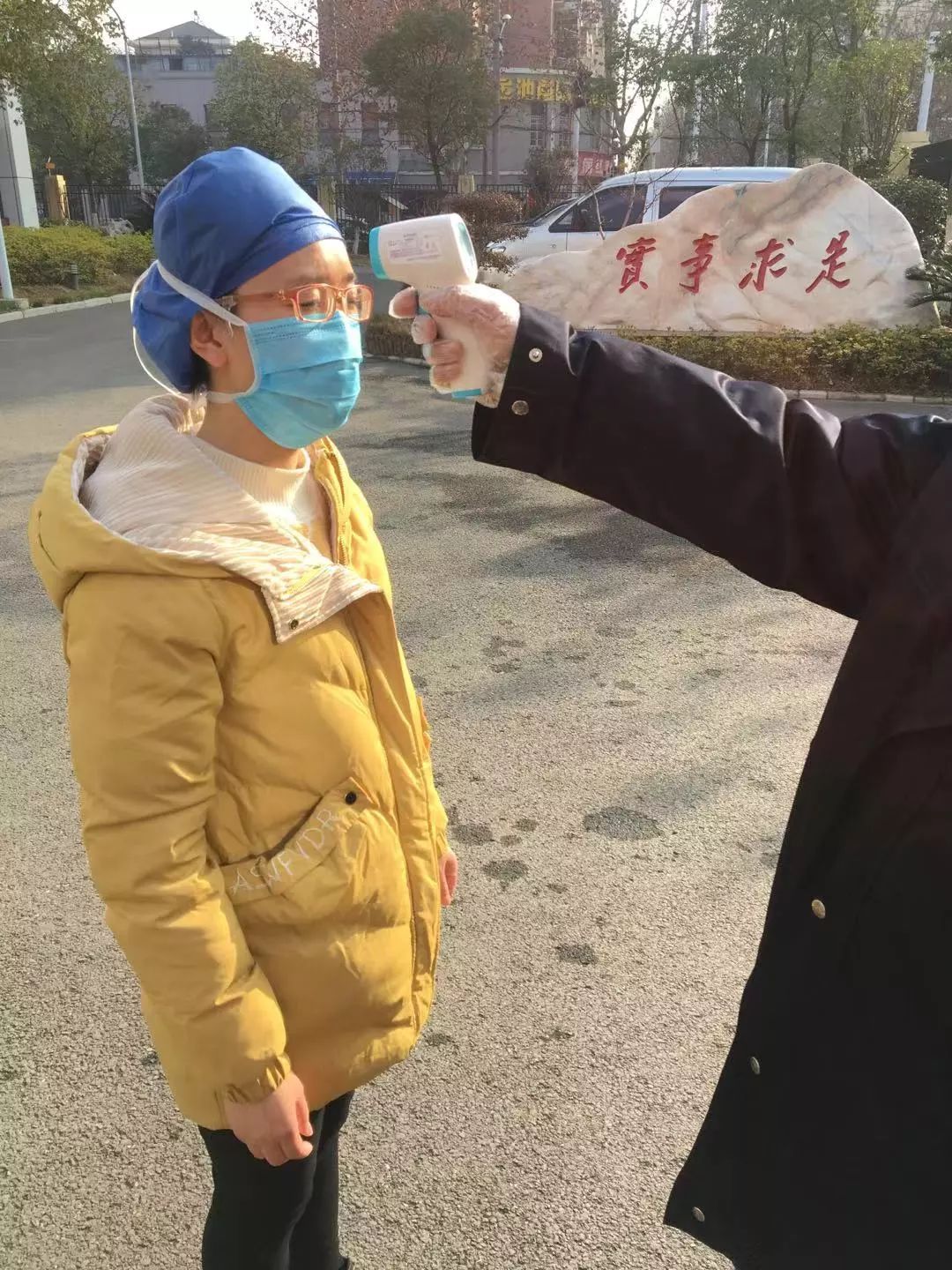 天津医疗队员致敬暖心的武汉市民,致敬天津抗疫一线的工作者视频