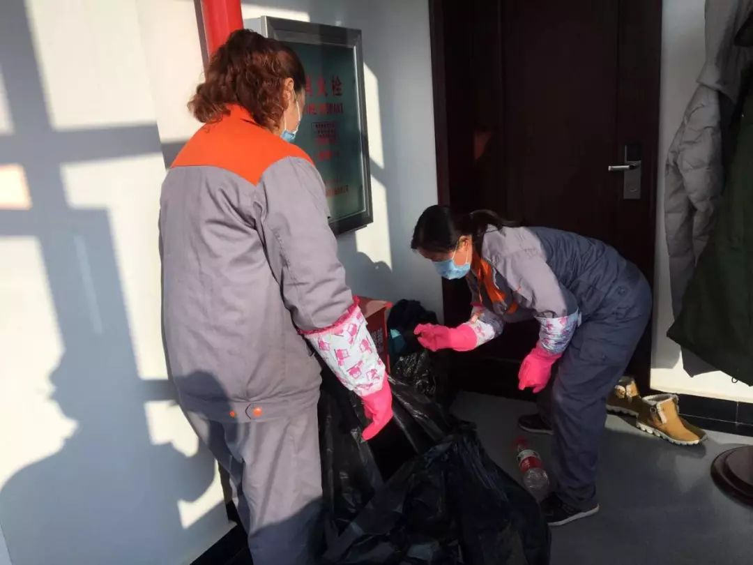 天津医疗队员致敬暖心的武汉市民,致敬天津抗疫一线的工作者视频