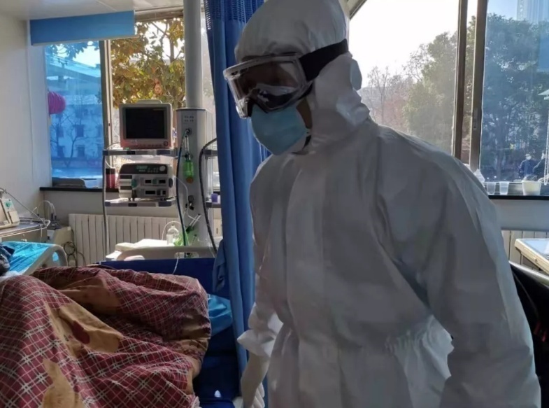 那位在电话里崩溃咆哮的医生到底经历了什么?