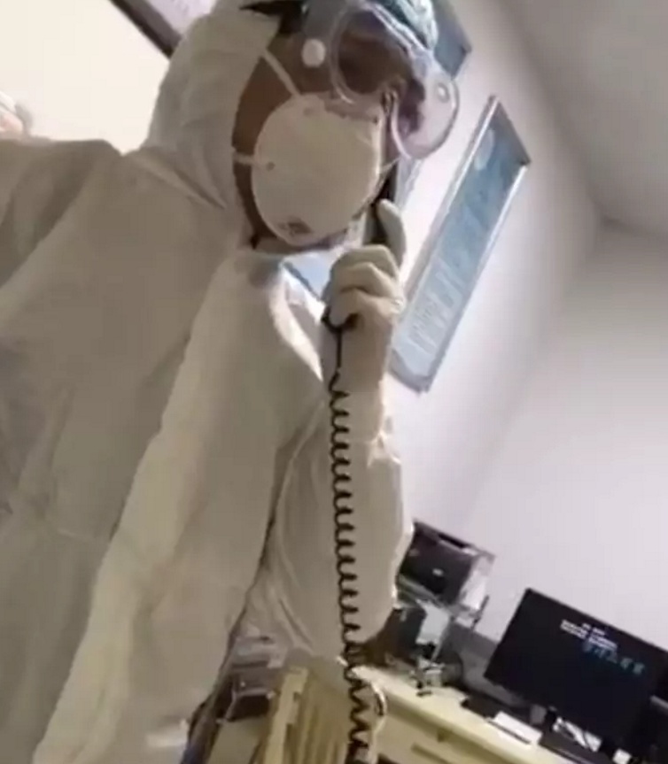 那位在电话里崩溃咆哮的医生到底经历了什么?