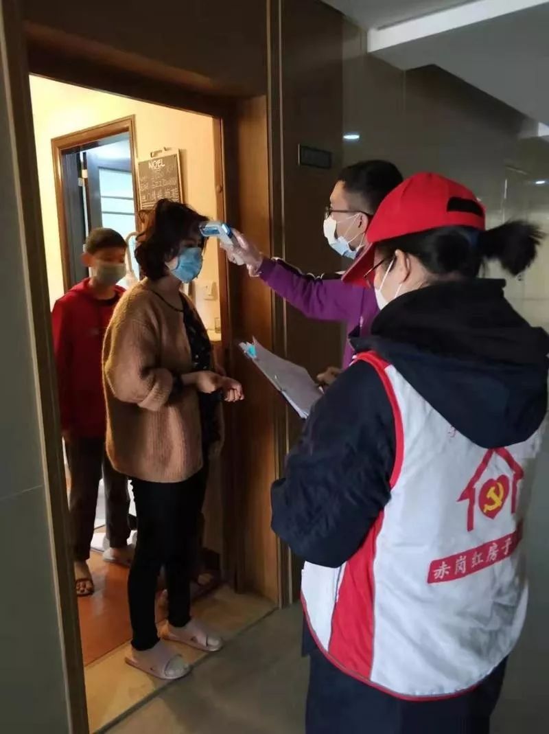 志愿者入户帮残疾人打扫服务活动,跑腿工作地推