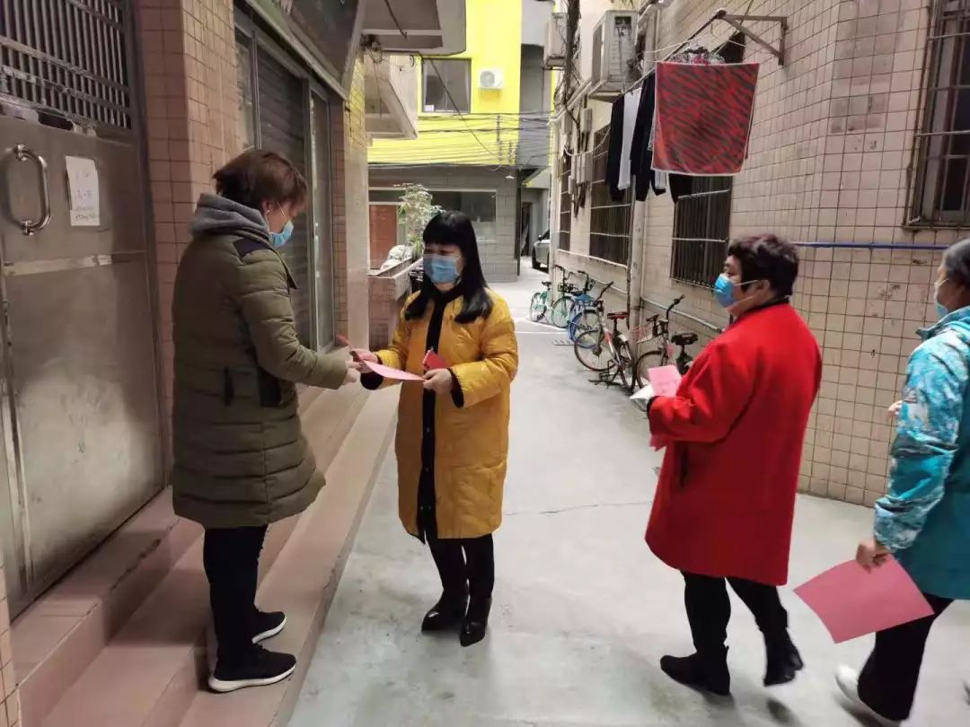 志愿者入户帮残疾人打扫服务活动,跑腿工作地推