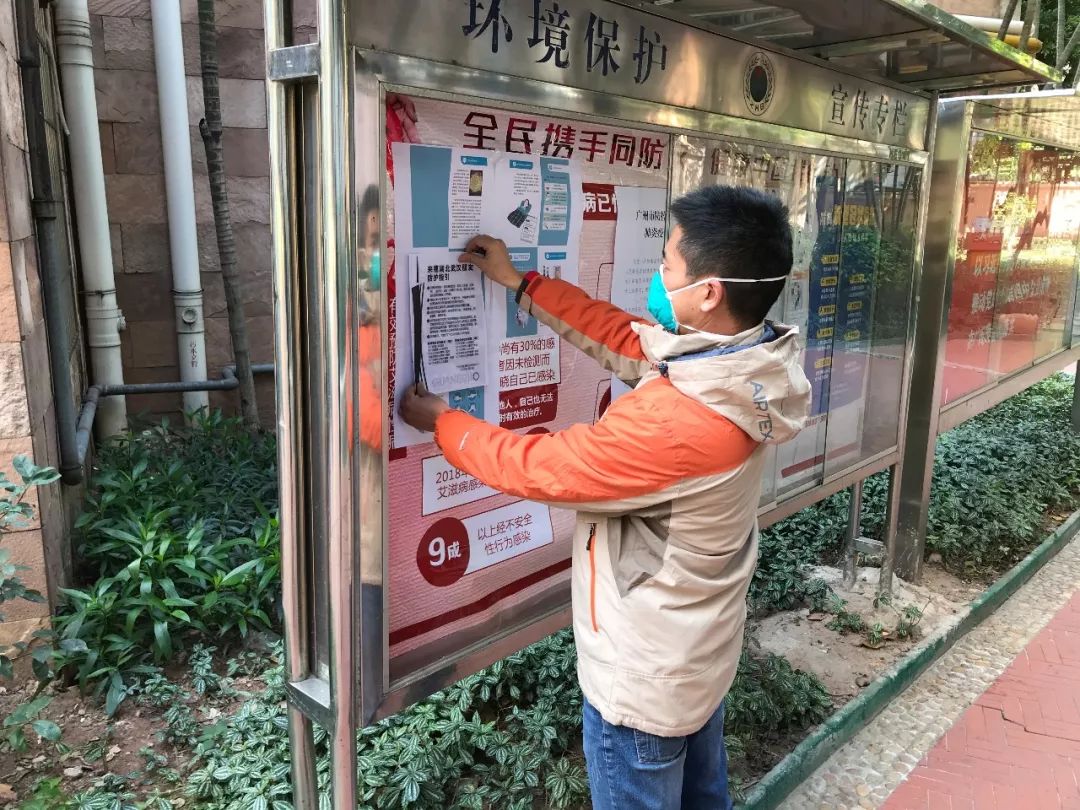 志愿者入户帮残疾人打扫服务活动,跑腿工作地推