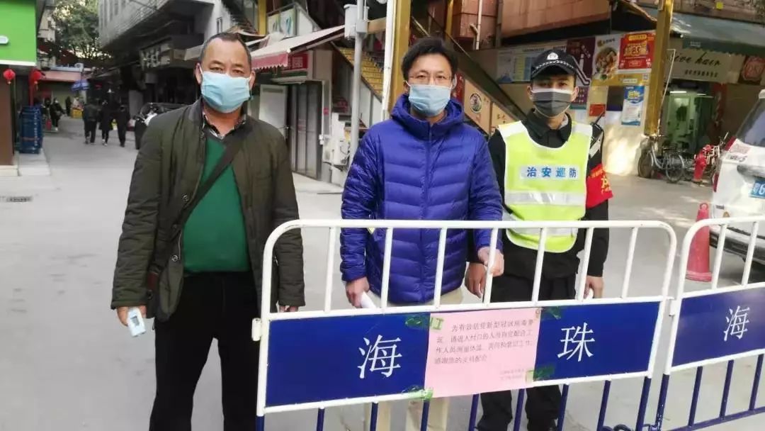 志愿者入户帮残疾人打扫服务活动,跑腿工作地推