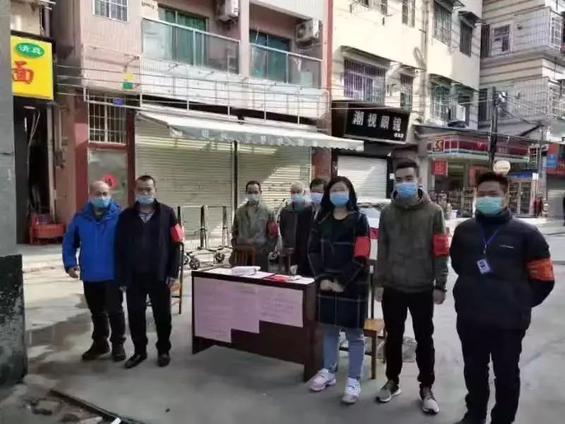 志愿者入户帮残疾人打扫服务活动,跑腿工作地推