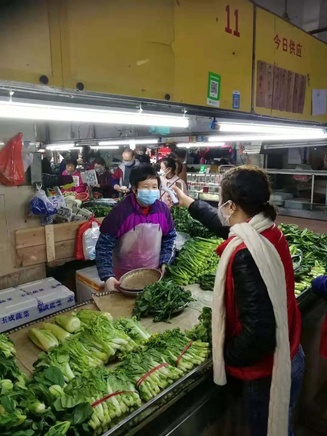 志愿者入户帮残疾人打扫服务活动,跑腿工作地推