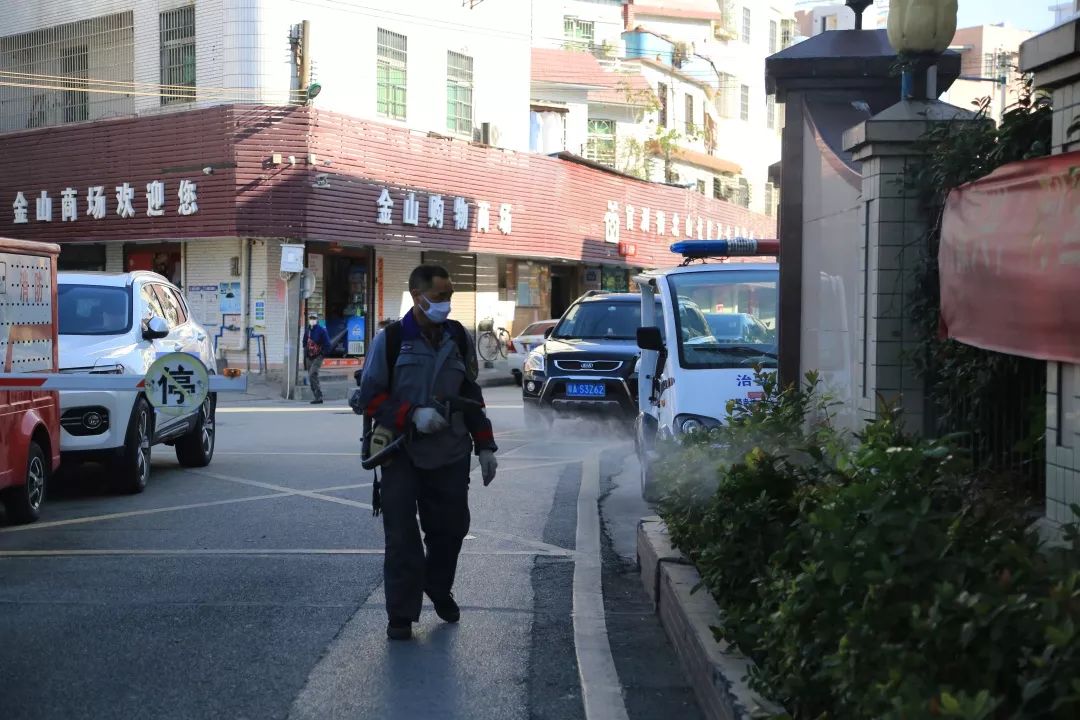 志愿者入户帮残疾人打扫服务活动,跑腿工作地推