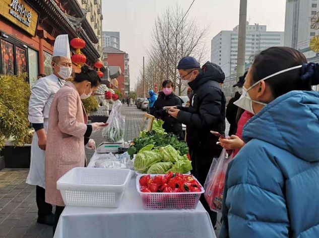 疫情席卷全国!没人来吃饭,饭店把买的菜都卖了,餐饮业怎么办?