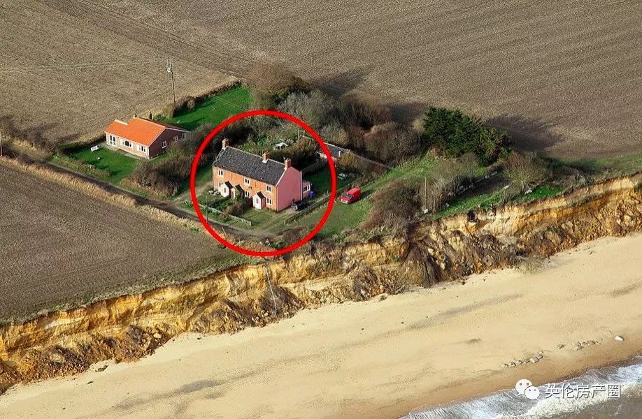 原本是面朝大海最美的崖边别墅，现在却要被大海吞没...英国这岛是越来越小了...