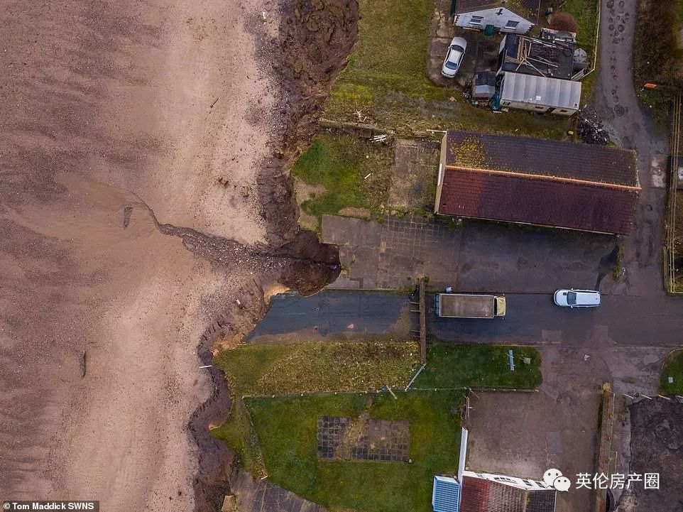 原本是面朝大海最美的崖边别墅，现在却要被大海吞没...英国这岛是越来越小了...