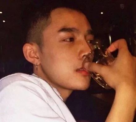 行走的荷尔蒙霸气圆寸头,寸头帅气小哥哥