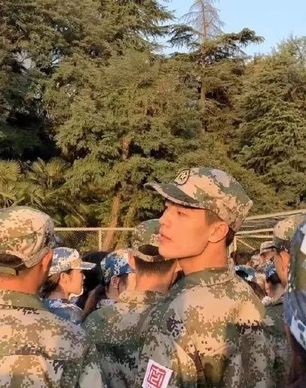 行走的荷尔蒙霸气圆寸头,寸头帅气小哥哥