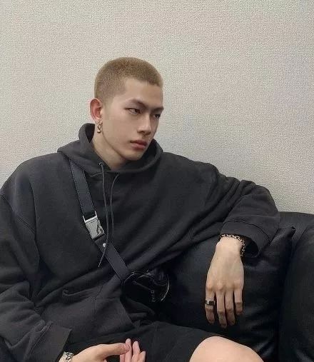 行走的荷尔蒙霸气圆寸头,寸头帅气小哥哥