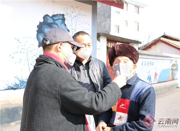 曲靖老村长石屏,曲靖硬核村长大喇叭喊话