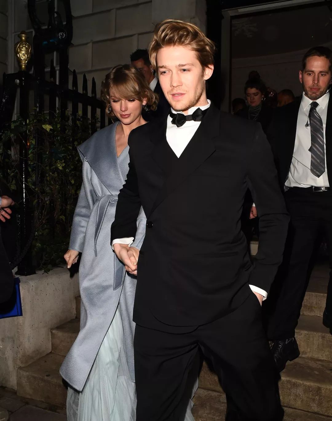 凯特穿蓝色旧裙子,凯特穿旧衣服走红毯