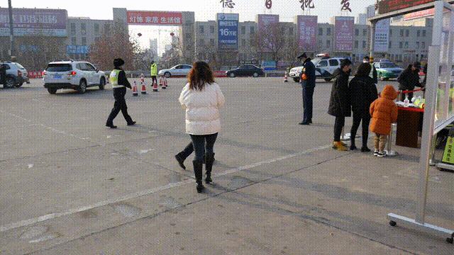 代购奶粉，让口罩，提供房车……看德州警民的有爱互动