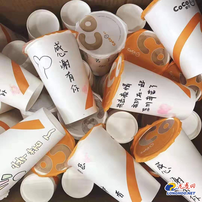 暖炸！300杯热奶茶送给医护人员！还有手绘寄语