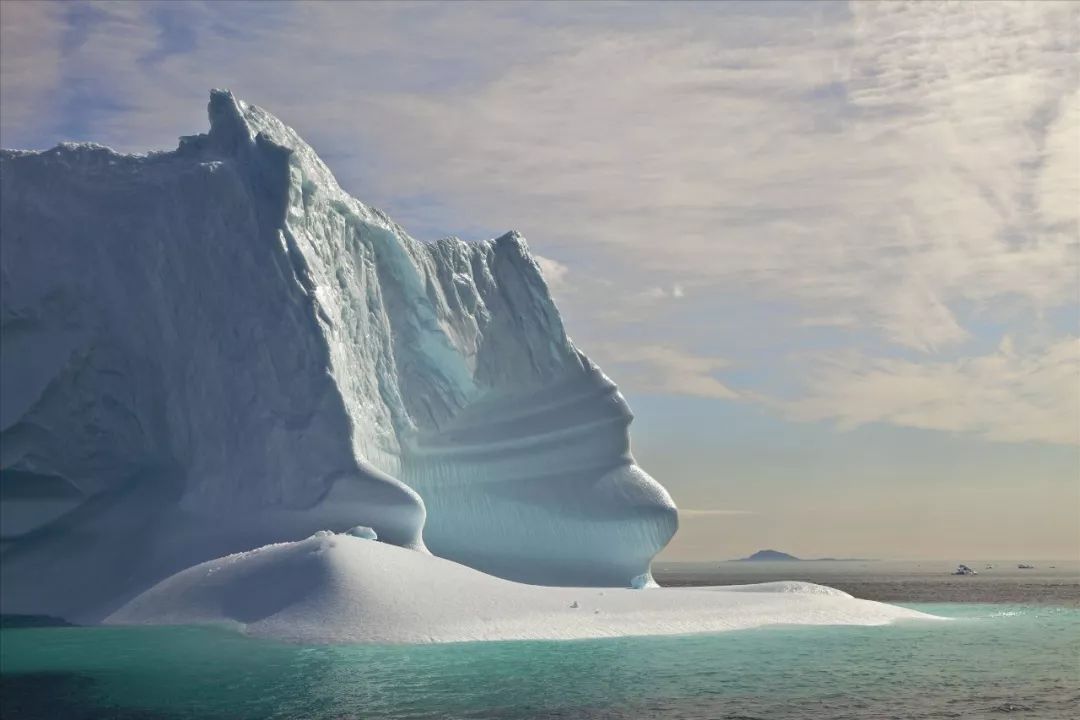 北极和南极相比哪个冷,北极和南极相比有什么特点