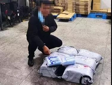 鍗栦簡300鍧楅挶鐨勫亣鍙ｇ僵,榛戝績搴楀鍗栧亣鍙ｇ僵