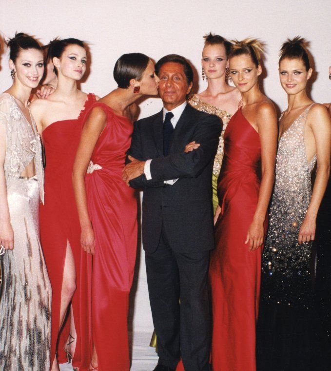 知道你们无聊,于是请来这些时装大师,陪你们一起宅在家中