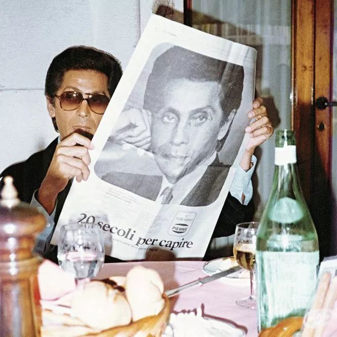 知道你们无聊,于是请来这些时装大师,陪你们一起宅在家中