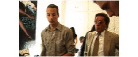 知道你们无聊,于是请来这些时装大师,陪你们一起宅在家中