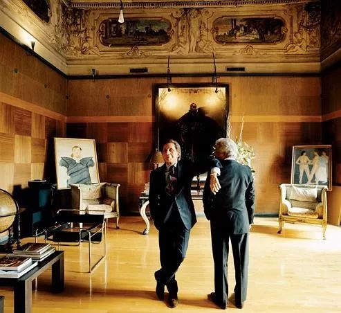 知道你们无聊,于是请来这些时装大师,陪你们一起宅在家中