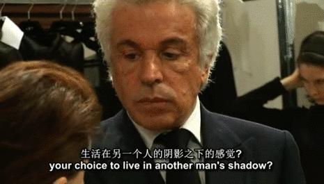 知道你们无聊,于是请来这些时装大师,陪你们一起宅在家中