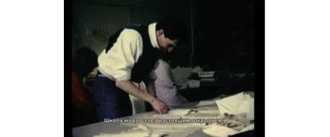 知道你们无聊,于是请来这些时装大师,陪你们一起宅在家中