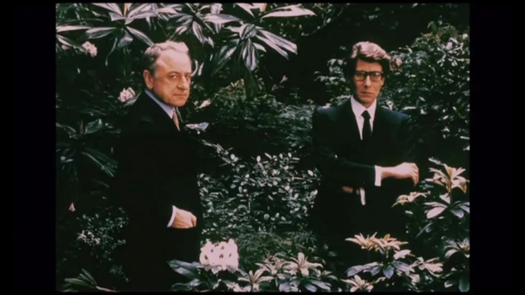 知道你们无聊,于是请来这些时装大师,陪你们一起宅在家中