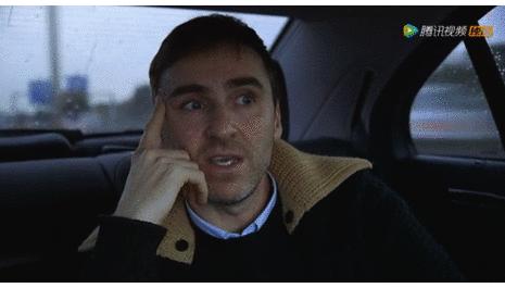 知道你们无聊,于是请来这些时装大师,陪你们一起宅在家中