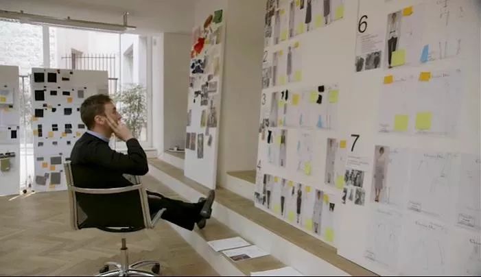 知道你们无聊,于是请来这些时装大师,陪你们一起宅在家中