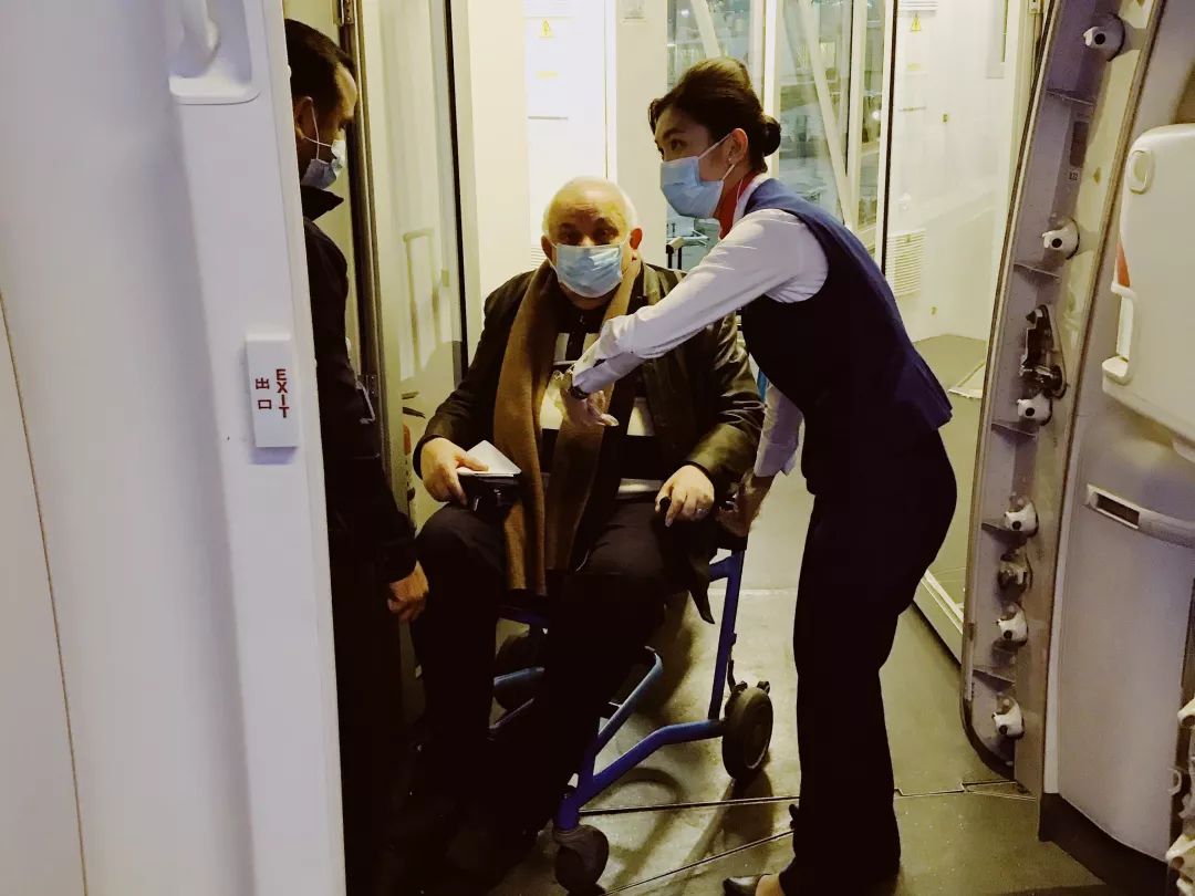 蓝天逆行者：WeAreCZForeignCabiners.我们是南航外籍乘务员