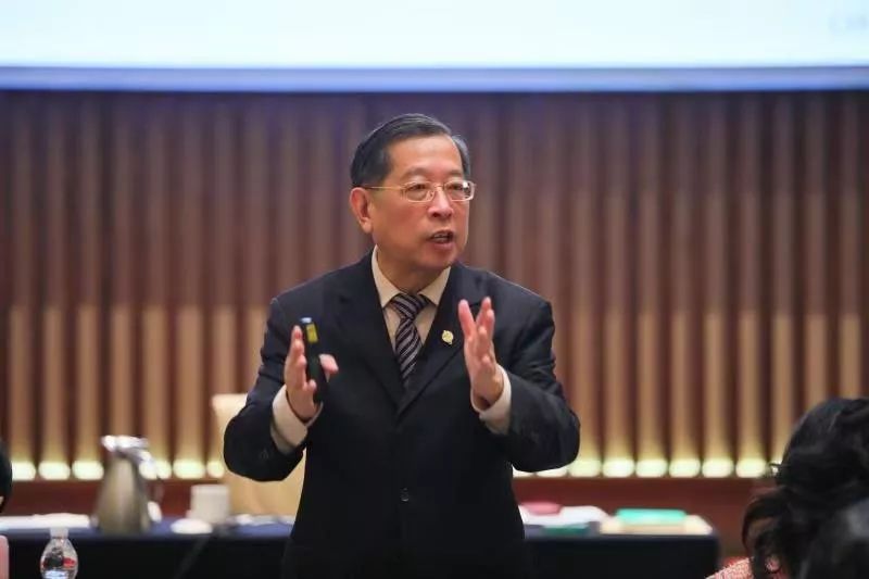 如何在企业真正做好领导者,如何在充满不确定性的世界里成长