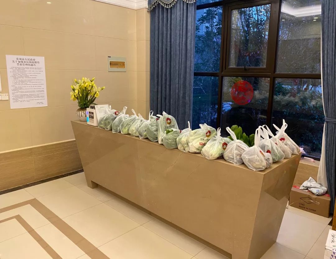 湖塘一幢楼居民接力“跑腿”代购生活用品，被这样的邻里关系暖到心了