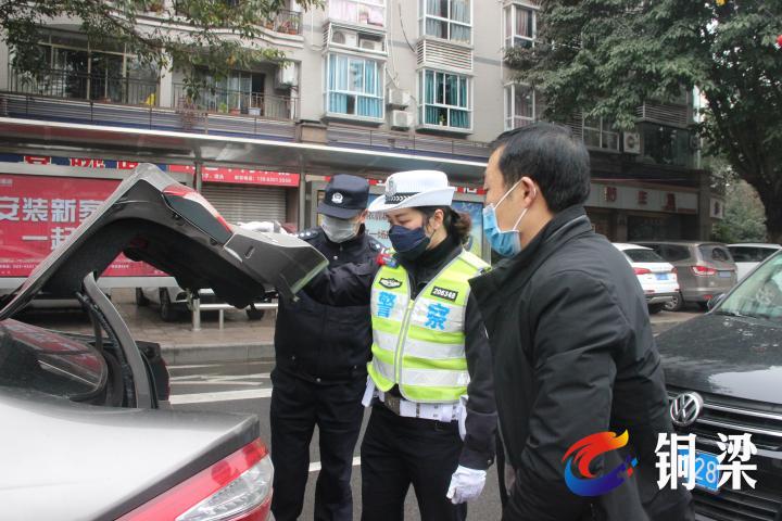 抗疫情勇担当党员突击队,抗疫一线党旗红勠力同心战疫情