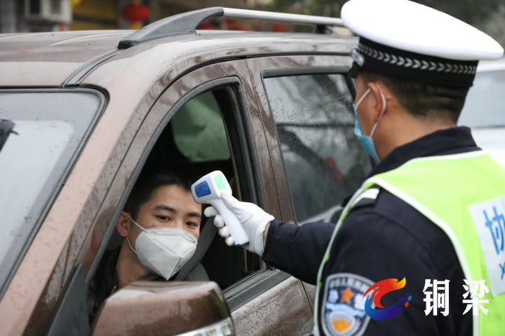 抗疫情勇担当党员突击队,抗疫一线党旗红勠力同心战疫情