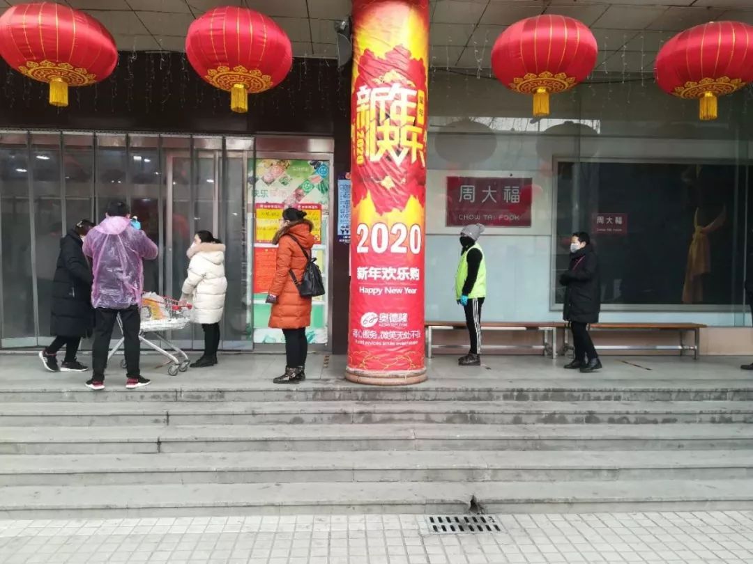 安阳生活必需品市场繁荣备货充足,临近春节市民菜篮子供应充足新闻