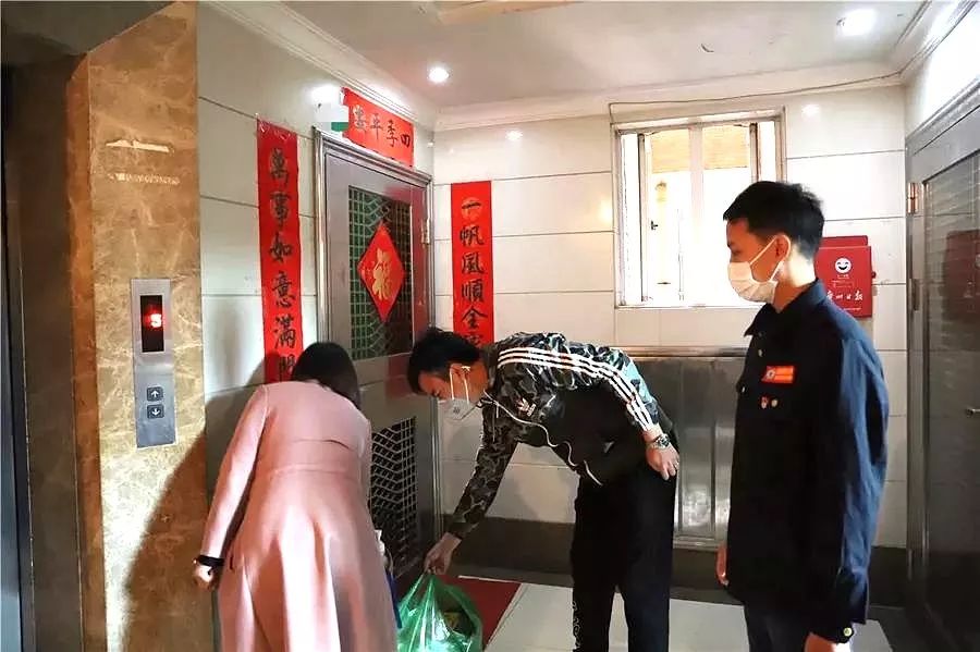 党徽闪耀志愿服务活动 (社区党员志愿服务队服务内容)