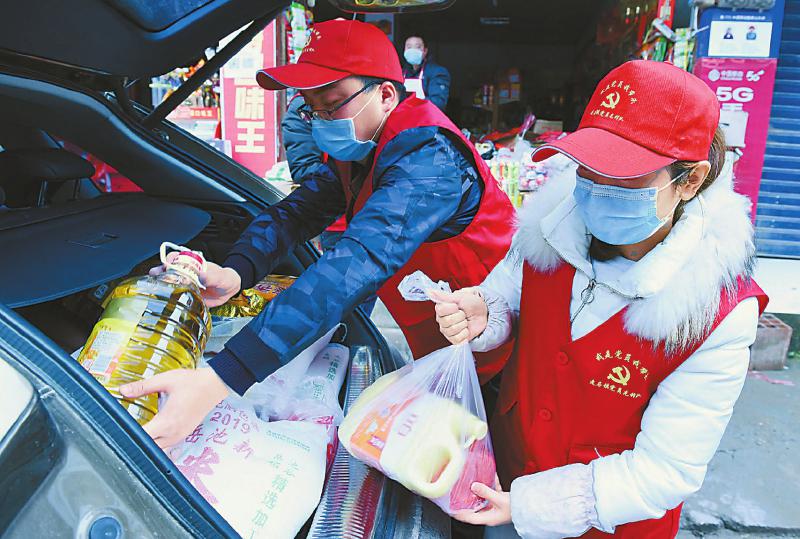 大喇叭联系卡出门条筑牢社区战“疫”线