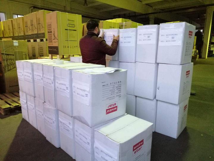 第一批物资到了！温州市华侨总商会紧急采购5000套防护服