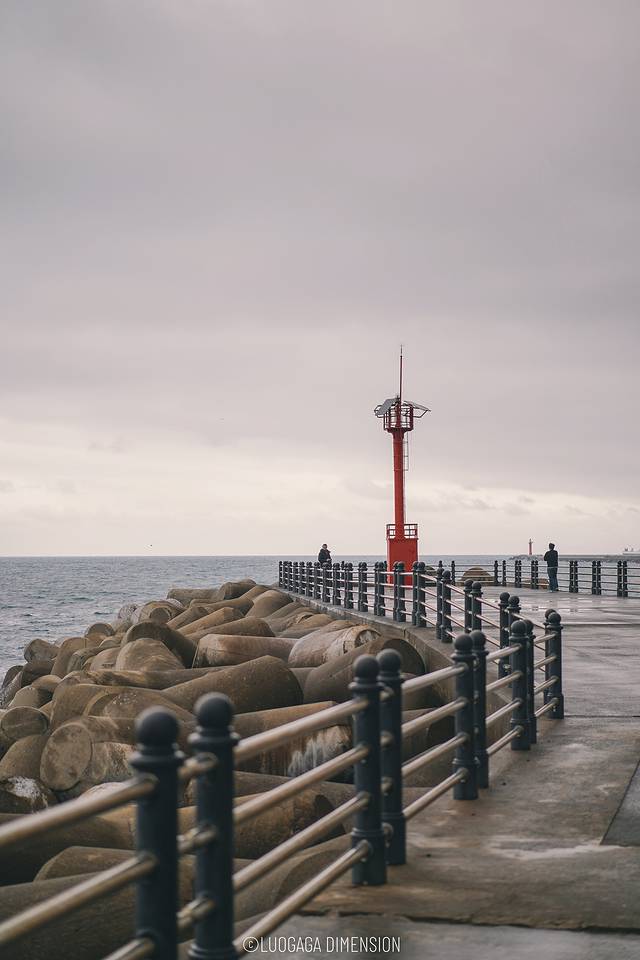 济州岛旅行遇到下雨,日记三年级海边游玩