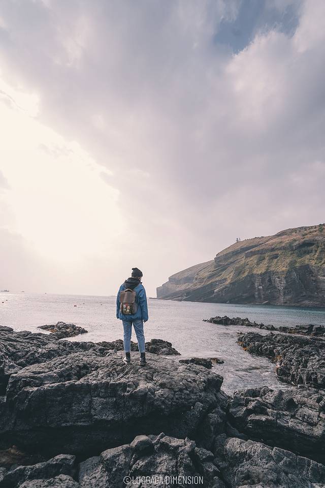 济州岛旅行遇到下雨,日记三年级海边游玩
